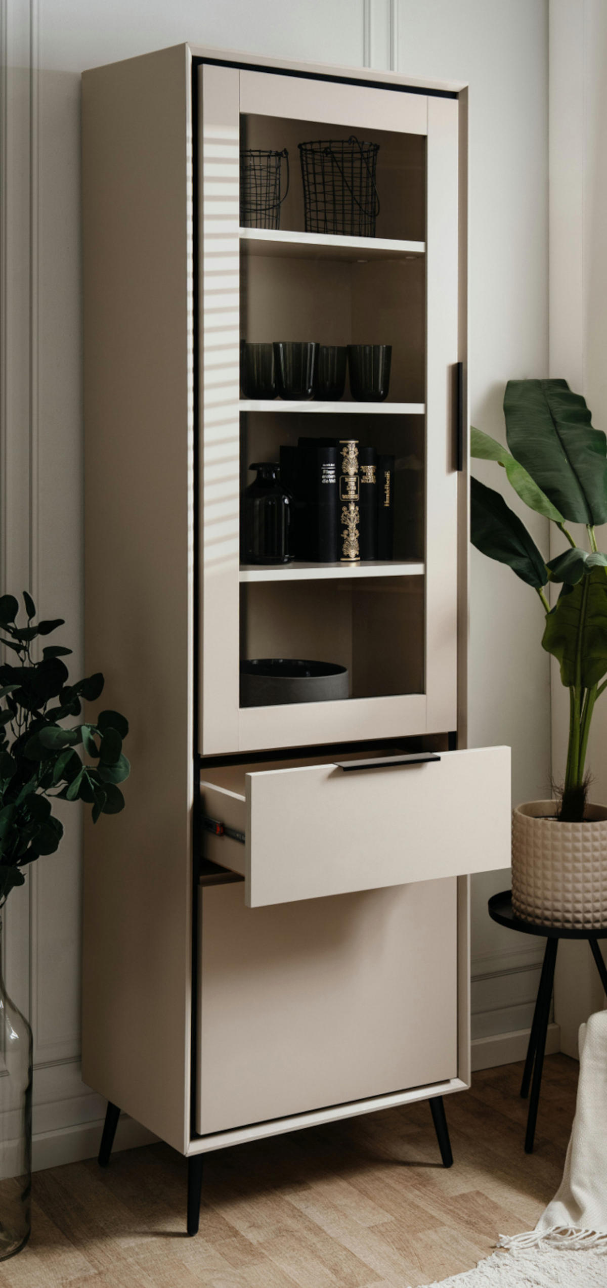 VITRINE sand, schwarz 60 cm, Vitrinenschrank mit Soft-Close-Funktion - Sandfarben/Schwarz, Glas/Holzwerkstoff (60/200/38cm) - Furn.Design