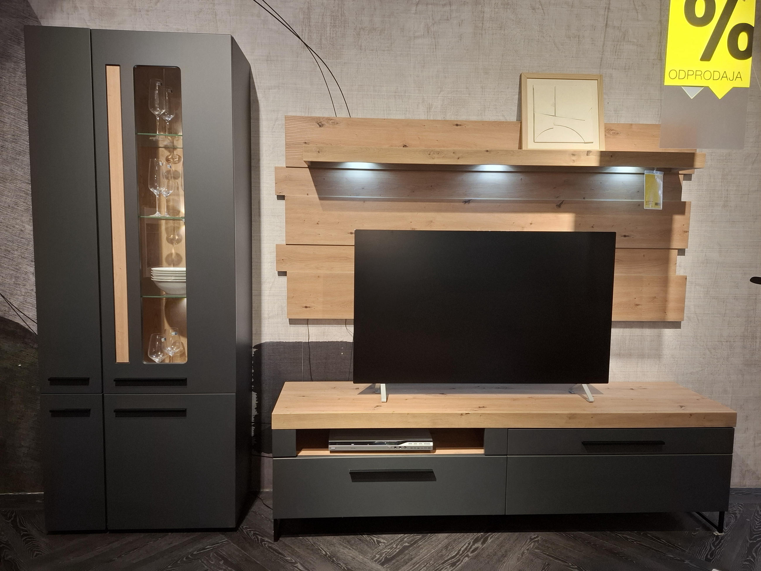 DNEVNI REGAL LOFT TWO - Hom`in