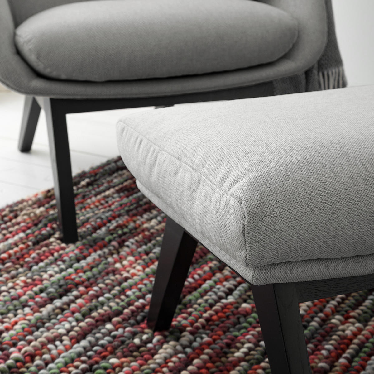 POLSTERHOCKER - Hellgrau/Schwarz, Eichenholz/Textil (54/41/41cm) - home24