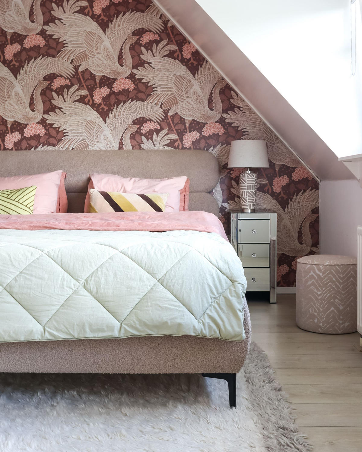 POSTEL s roštem 180/200 cm Taupe Lessay - černá/šedohnědá, textil (180/200cm) - Beliani