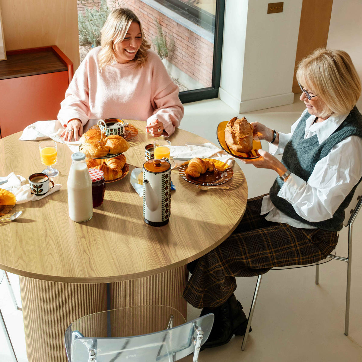 ESSTISCH, helles Holzeffekt - Beige, Holz (120/120/75cm) - Oviala