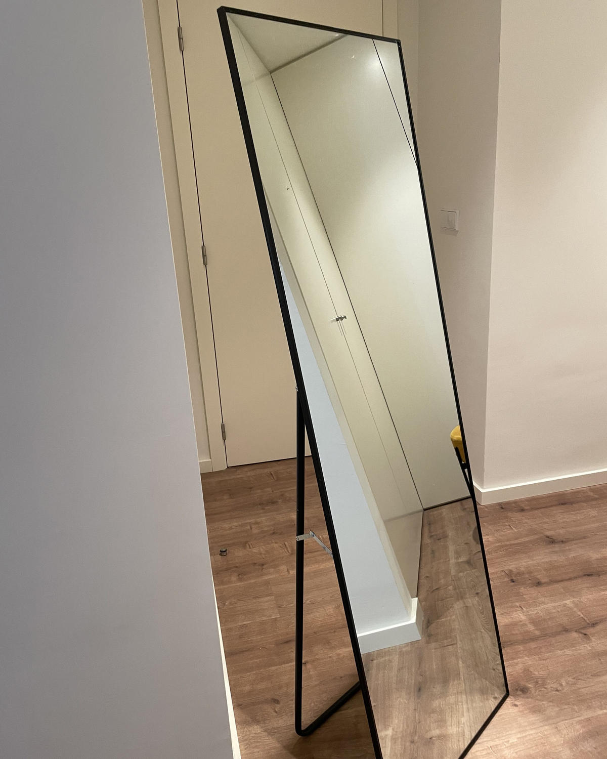 OGLINDĂ DE PODEA neagră dreptunghiulară 50/156 cm Beauvais - negru, metal (7/156/50cm) - Beliani