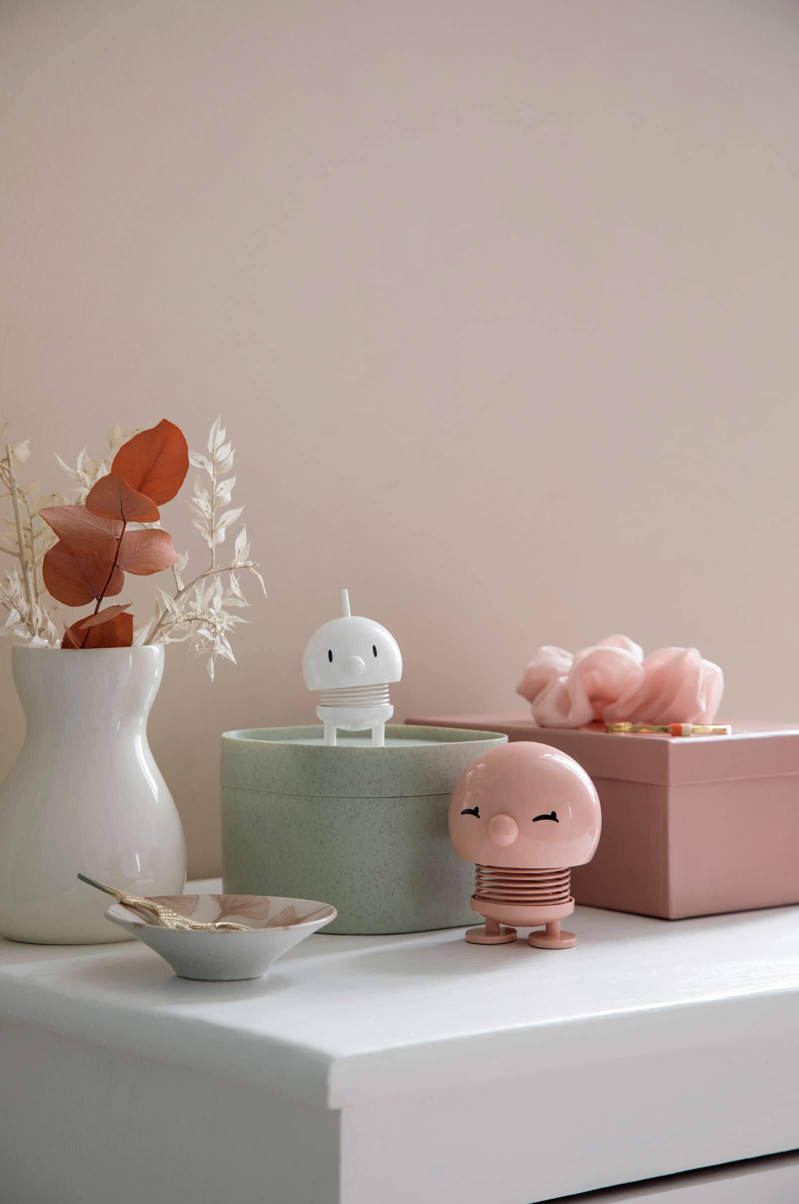 DEKOFIGUR Bumble S weiß 7,6 cm - Weiß, Kunststoff (5.8/7.6/5.8cm) - Hoptimist