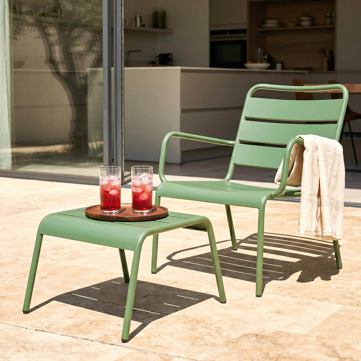 RELAXSESSEL MIT HOCKER, Kaktusgrünen - Grün, Metall (64/72/60cm) - Oviala