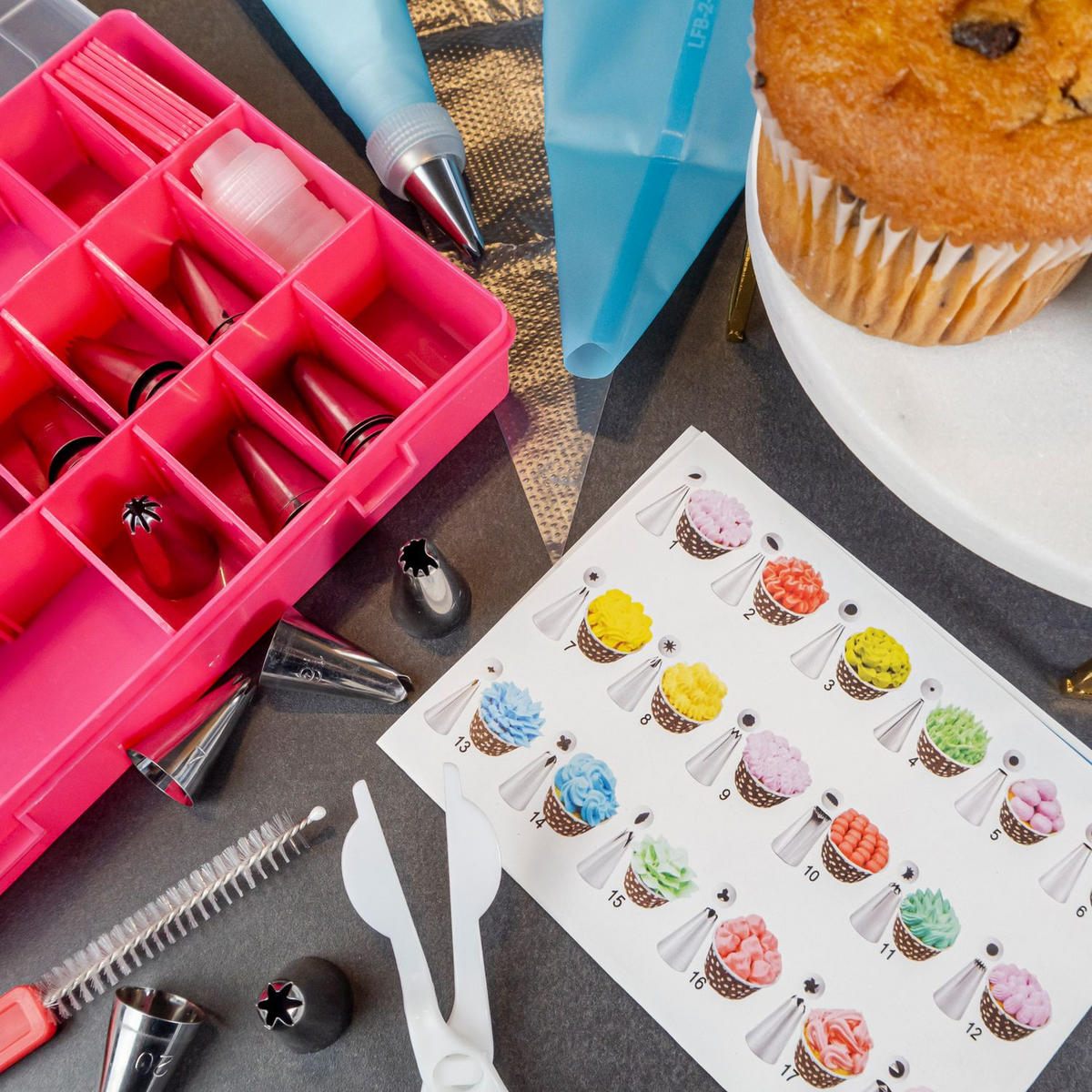 SPRITZTÜLLEN-SET mit Aufbewahrungsbox (52-tlg.) - Multicolor, Metall (14/3.5/19.5cm) - Intirilife