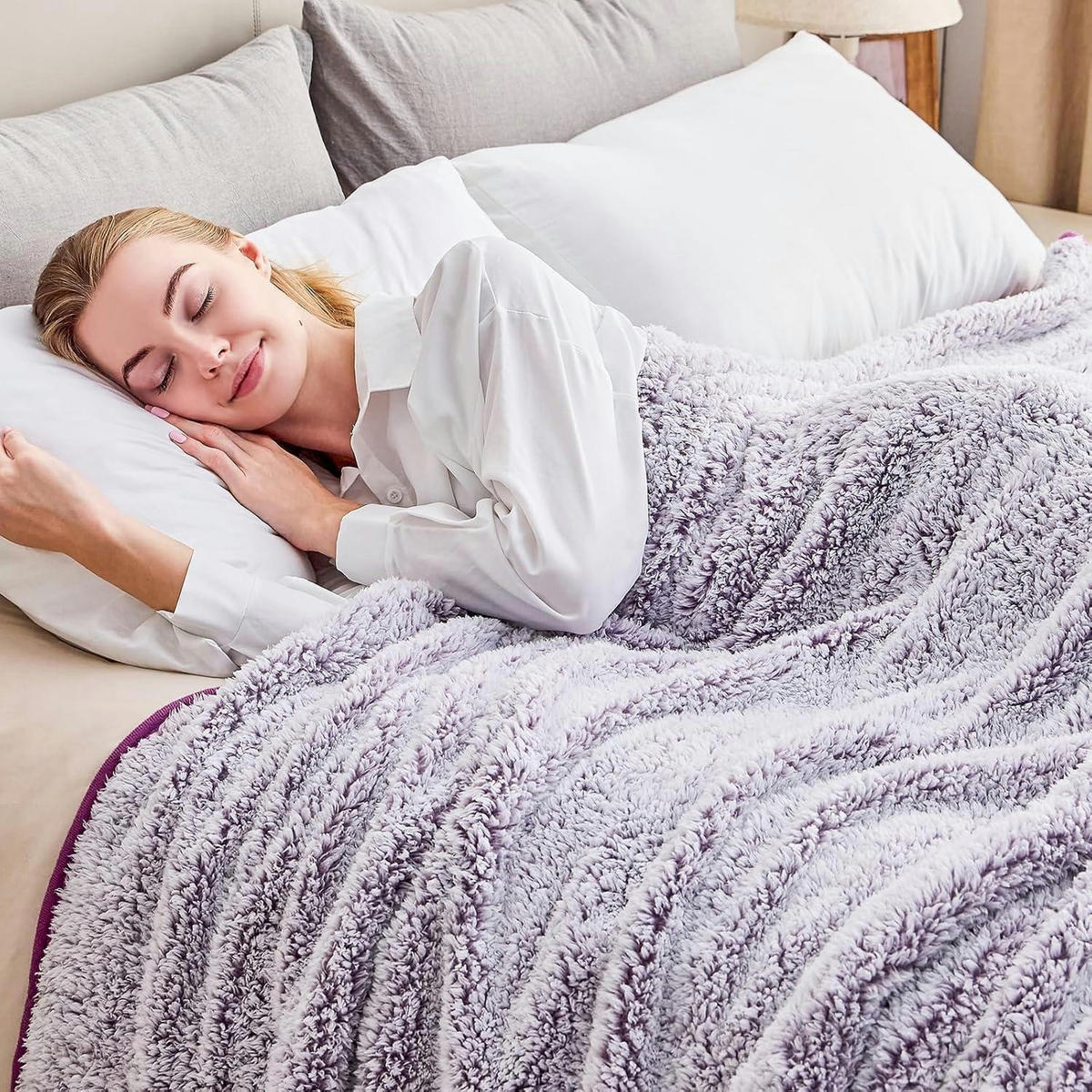 KUSCHELDECKE Sherpa 152 x 203 cm Lila - Flieder, Textil (150/200cm)
