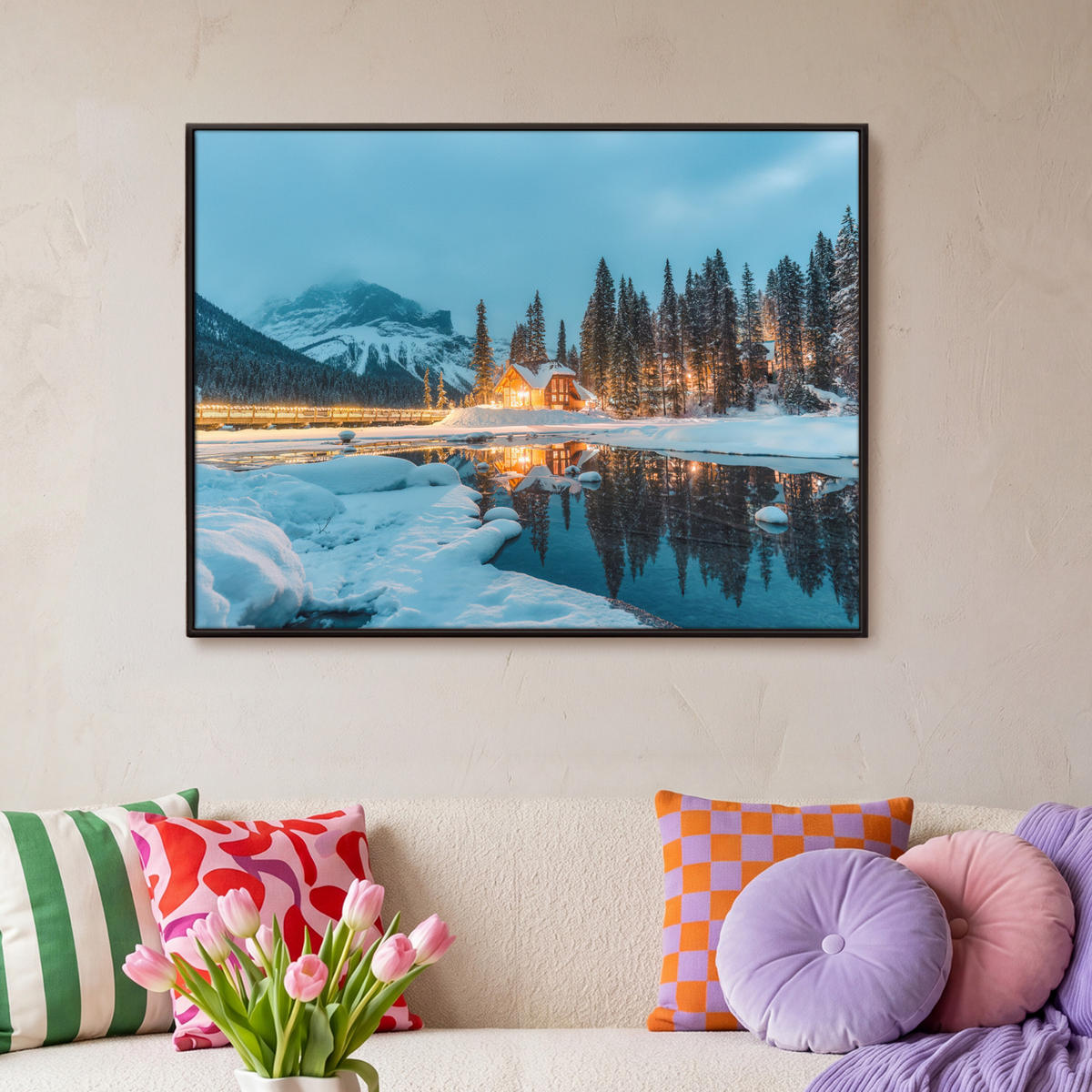 LEINWAND Bilder mit Rahmen - Winterlandschaft - Natur - Haus - Berge - Schnee - 100x70 - Hellblau, Textil (100/70cm) - MuchoWow