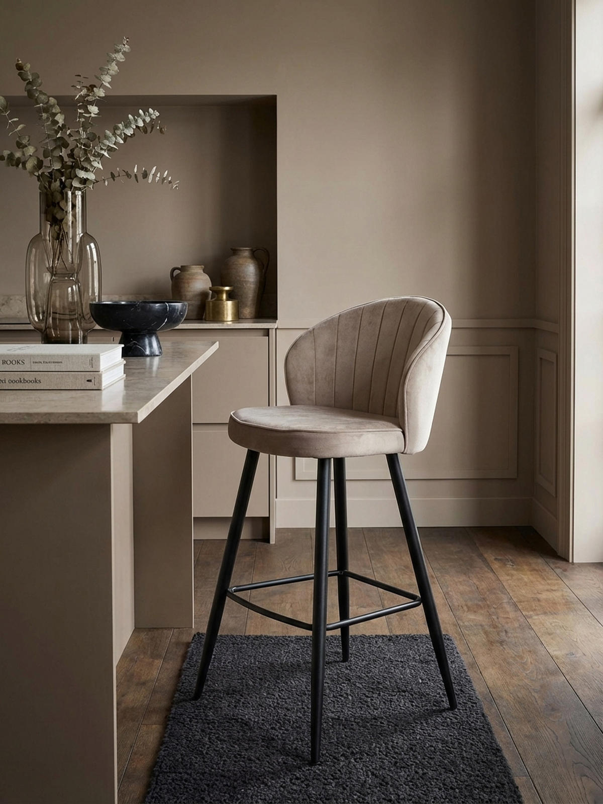 BARHOCKER Samt Metallbeine Skandi-Stil ADIGE, Beige 56x53x103 cm - Beige/Schwarz, Textil/Metall (56/103/53cm) - KADIMA DESIGN