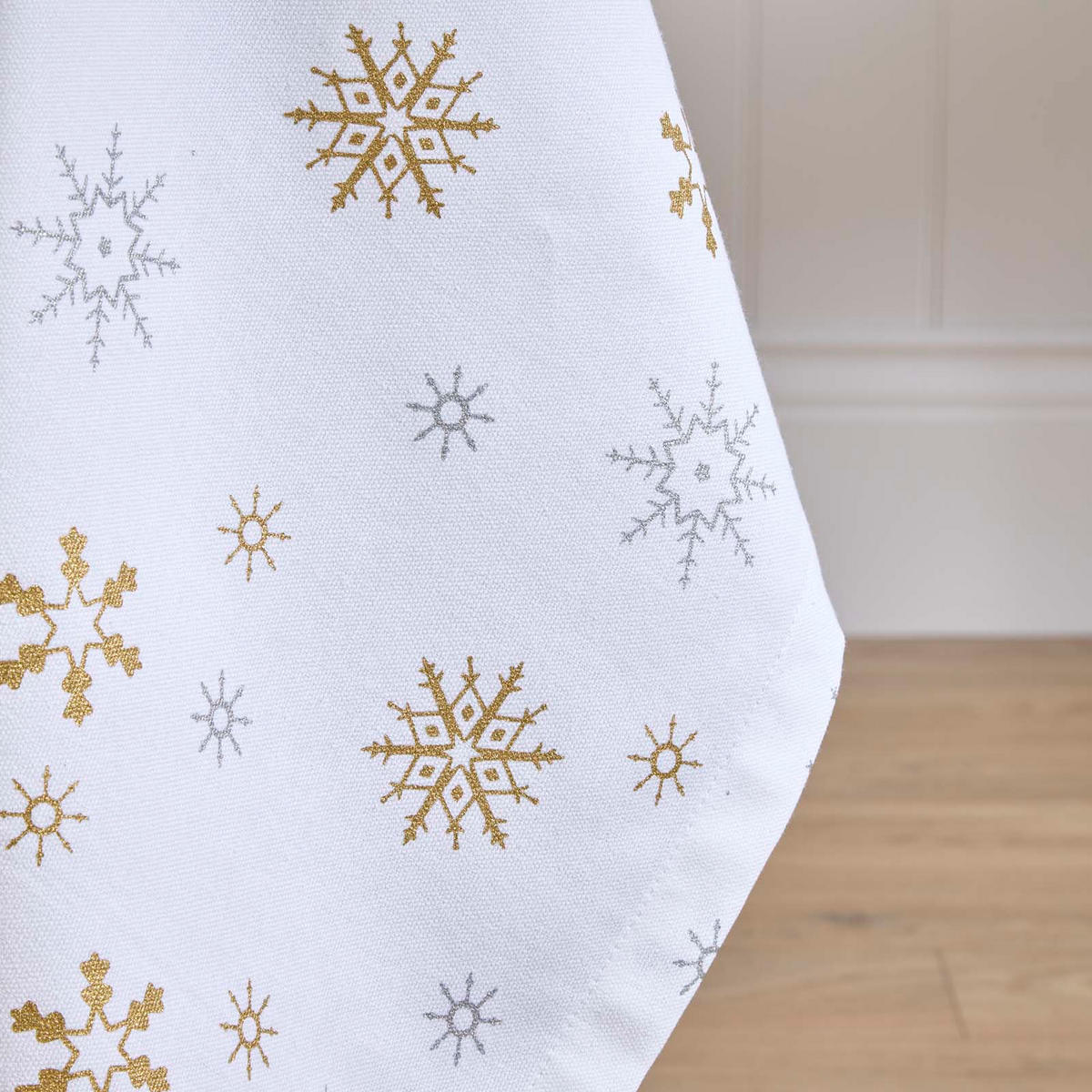 TISCHDECKE Weihnachten, weiß-gold mit Schneeflocken, 137/137 cm - Weiß, Textil (137/137cm) - Homescapes