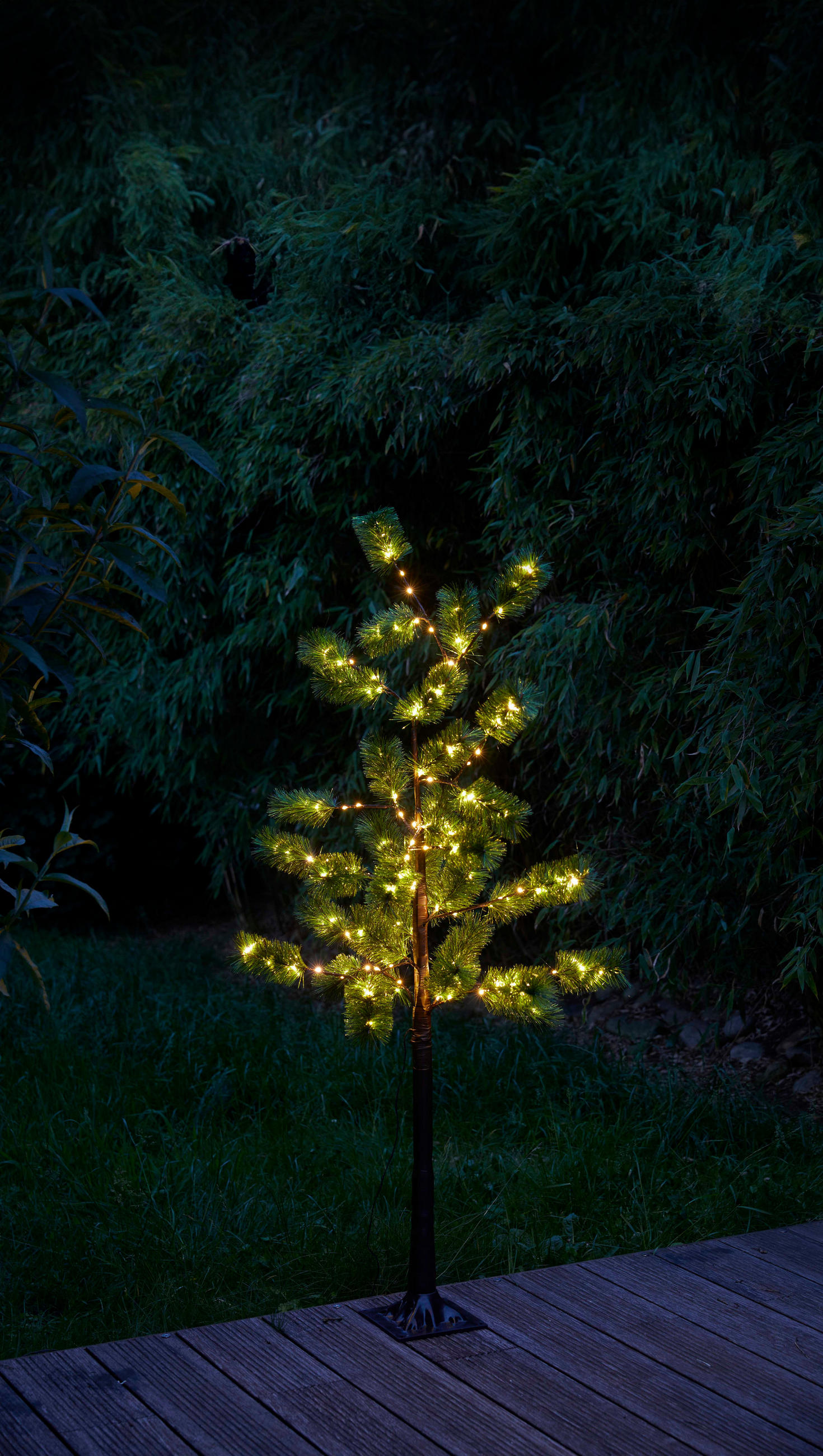 LED-TANNENBAUM - 150 cm hoch mit 240 warmweißen LEDs und Timer-Funktion für stimmungsvolle Winterdeko - Braun, Kunststoff (17/17/150cm) - Northpoint