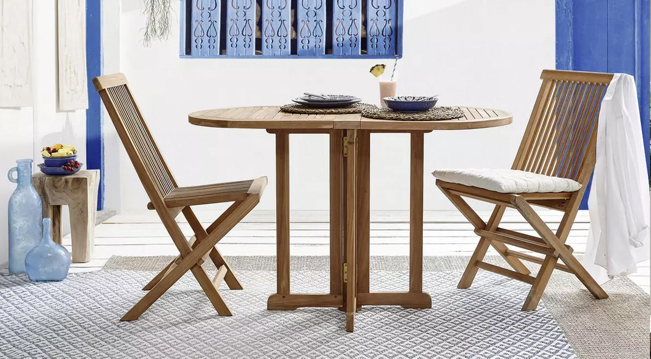 Sonniger Tag auf dem Balkon - Holzgarnitur und Stühle von XXXLutz zum Genießen