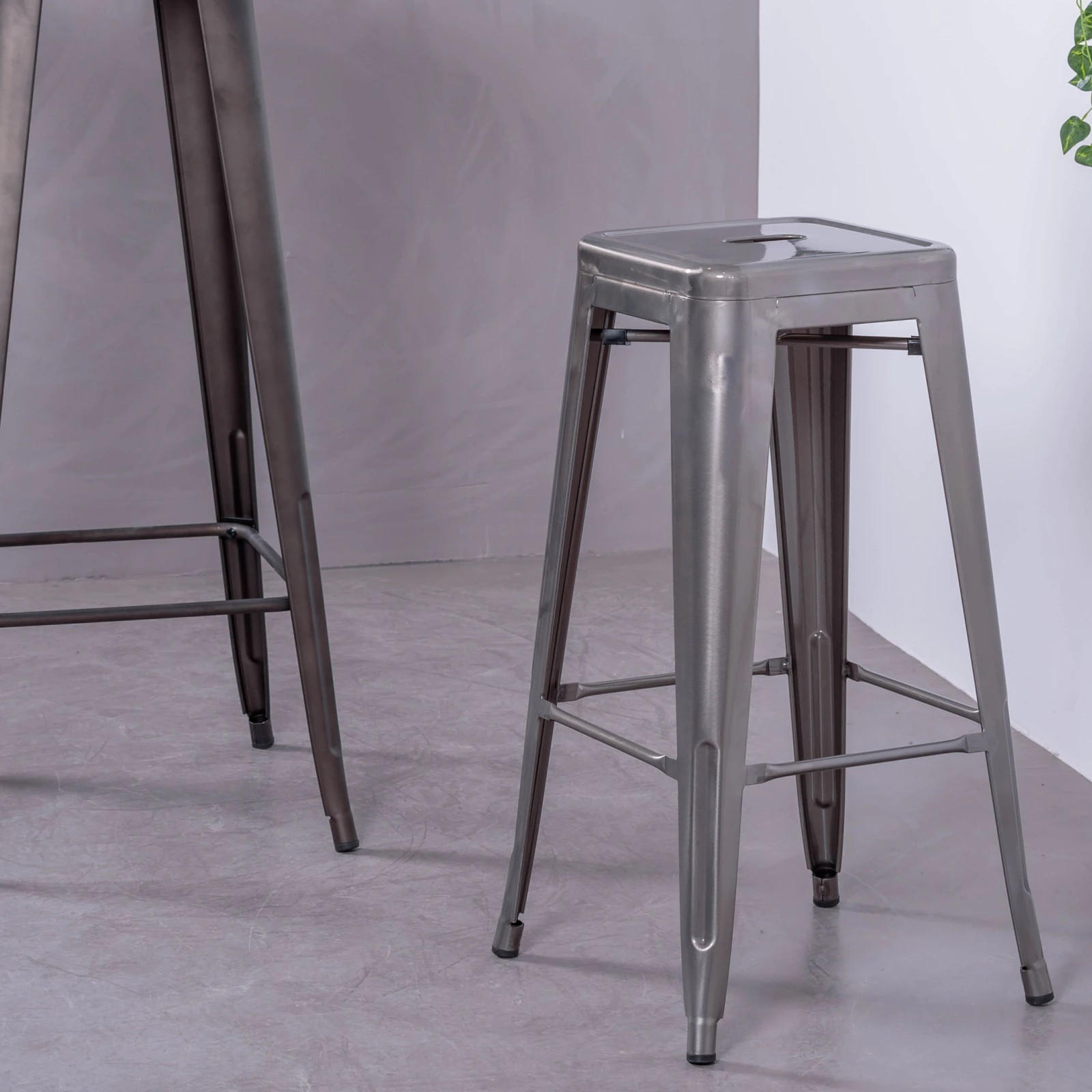 HOCKER Metall Alufarben - Alufarben, Metall (43/78/43cm) - Nest Dream