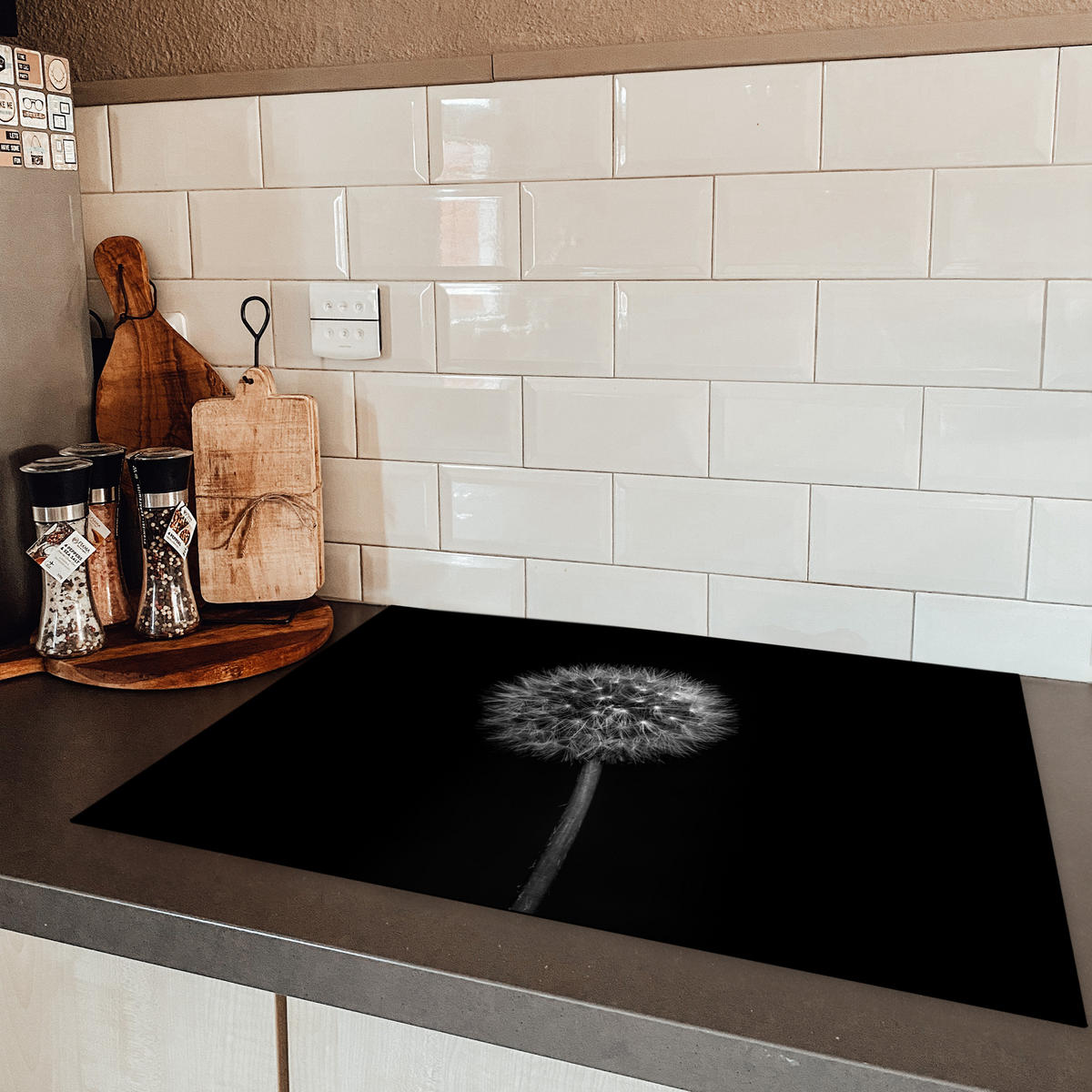 HERDABDECKPLATTE Löwenzahn - Schwarz - Floral - Botanisch Herdabdeckung Induktionsfeld 75x52 cm - Grau, Kunststoff (75/52/0.2cm) - MuchoWow