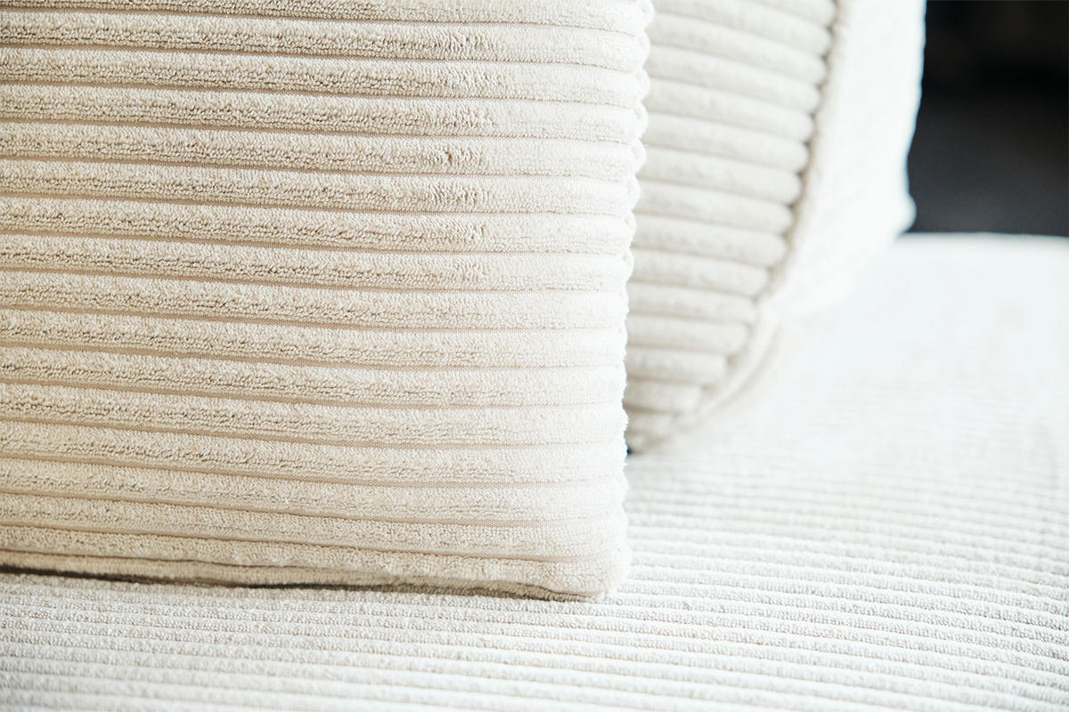 HOCKER MIT RÜCKENKISSEN WIOLO SOFT Cremeweiß Cord - Creme/Schwarz, Kunststoff/Textil (111/84/111cm) - KAWOLA