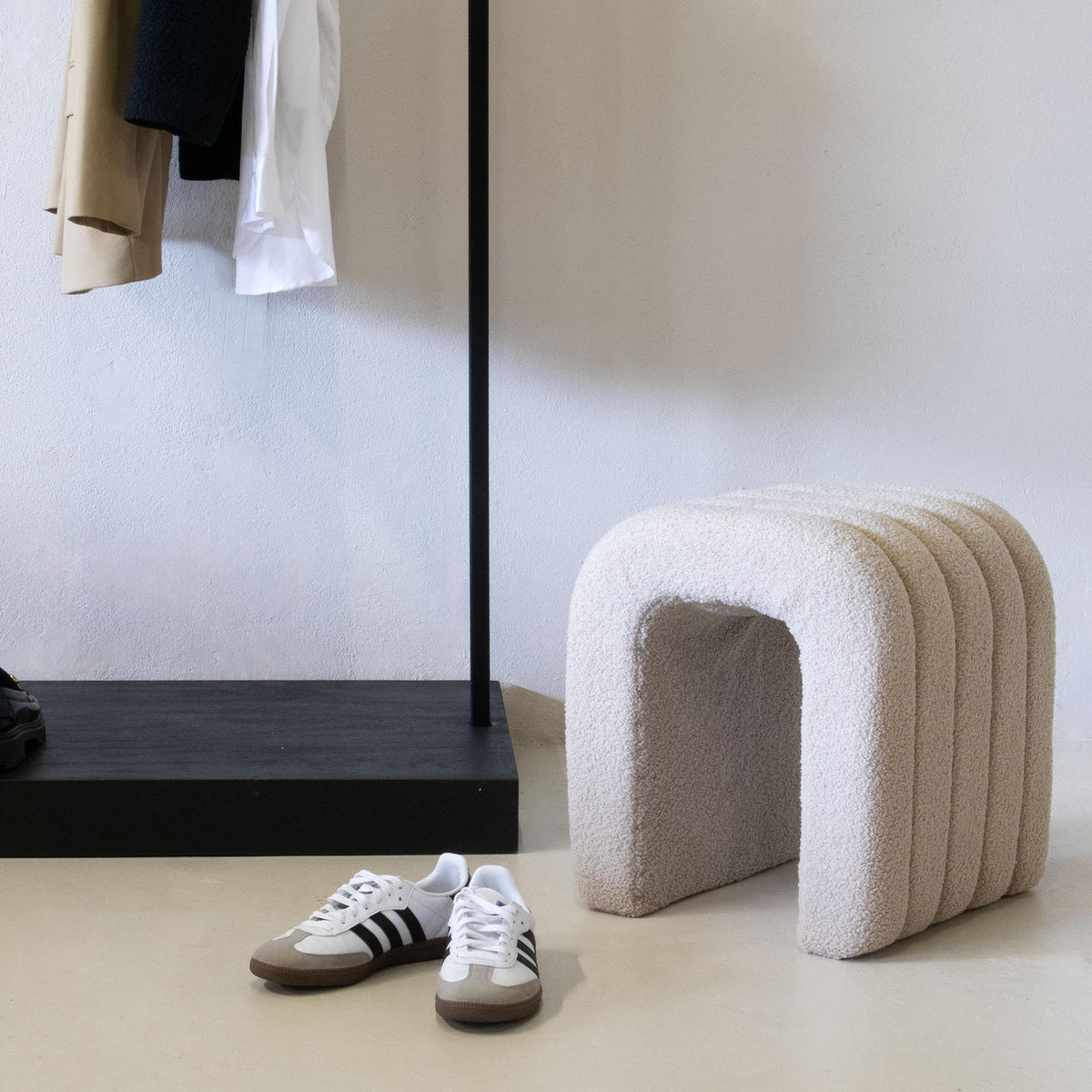 POUF aus Bouclé-Stoff, taupe - Taupe, Textil (41/45/38cm) - Giga Meubel