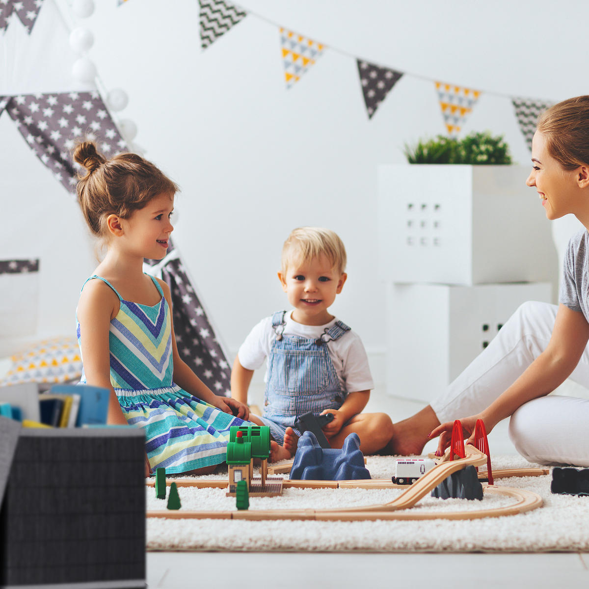 SITZHOCKER - Schwarz, Holz/Holzwerkstoff (35/36/35cm) - Relaxdays