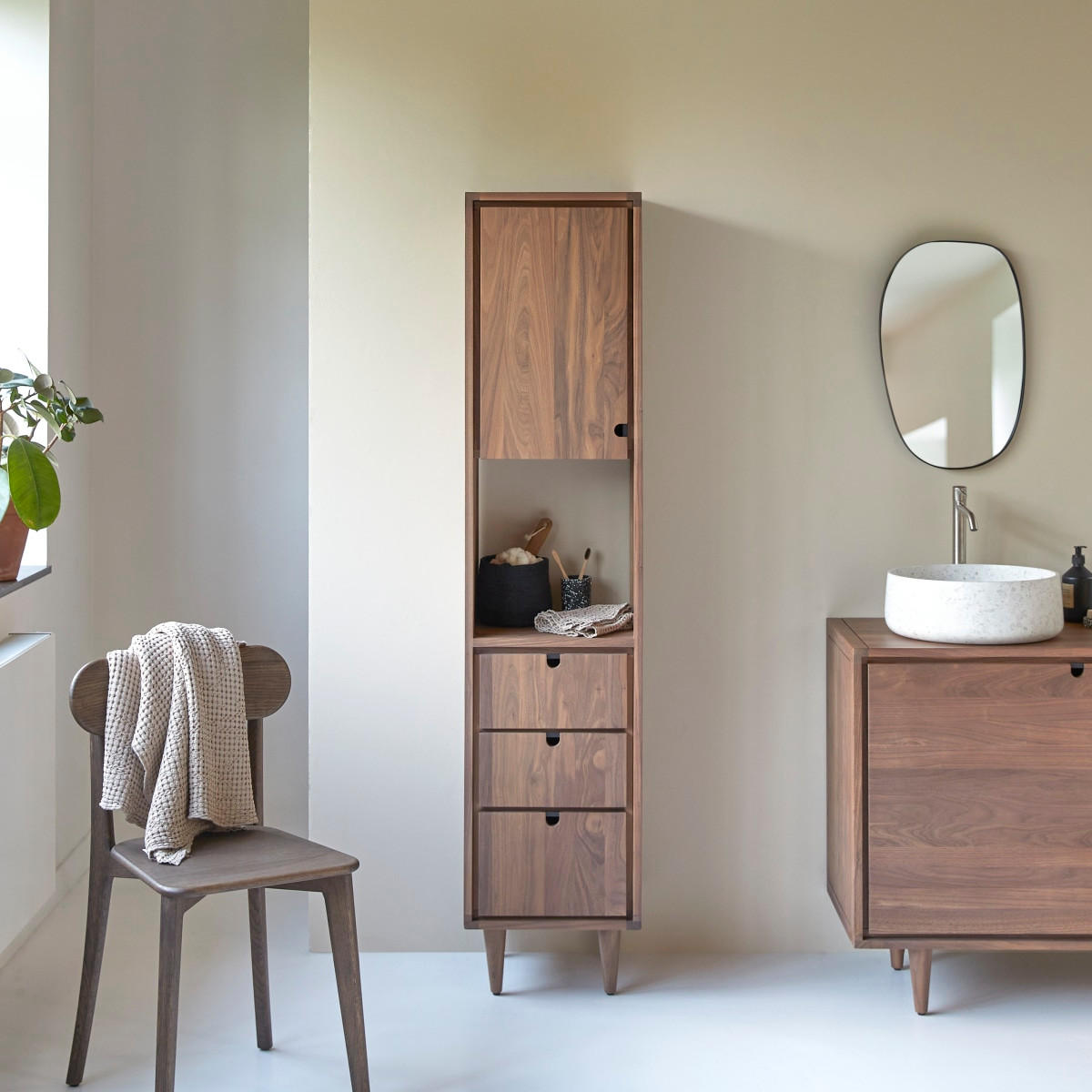 HOCHSCHRANK Jonàk Dunkelbraun aus Walnuss - Dunkelbraun, Holz (40/180/35cm) - Tikamoon