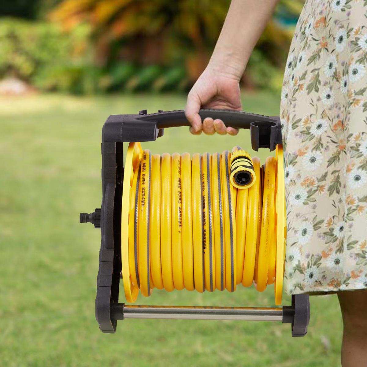 GARTENSCHLAUCHWAGEN-SET in gelb/schwarz mit Aufroller 25m manuelle Handkurbel 3 Sprühmodi Hochdruckspritzpistole - Gelb, Kunststoff (35cm) - Livingandhome