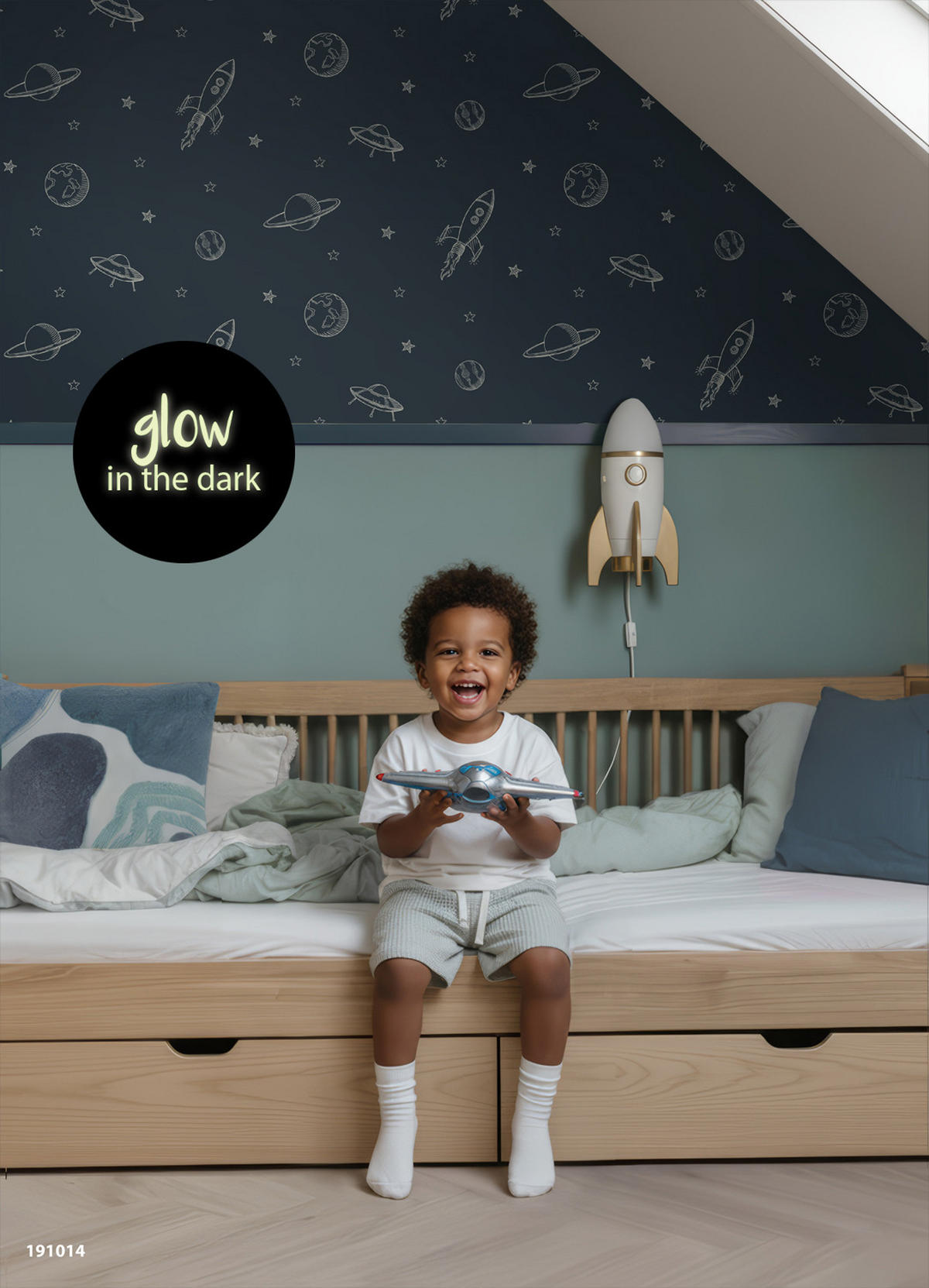 GLOW-IN-THE-DARK Tapete Weltraum 53 cm x 10.05 m - Blau, Papier (53/0.1cm) - ESTAhome