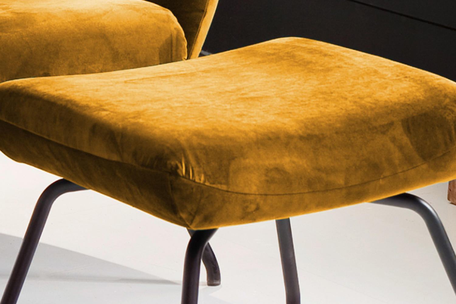 HOCKER LOTTE Gelb Velvet - Gelb, Textil/Metall (57/44/52cm) - KAWOLA