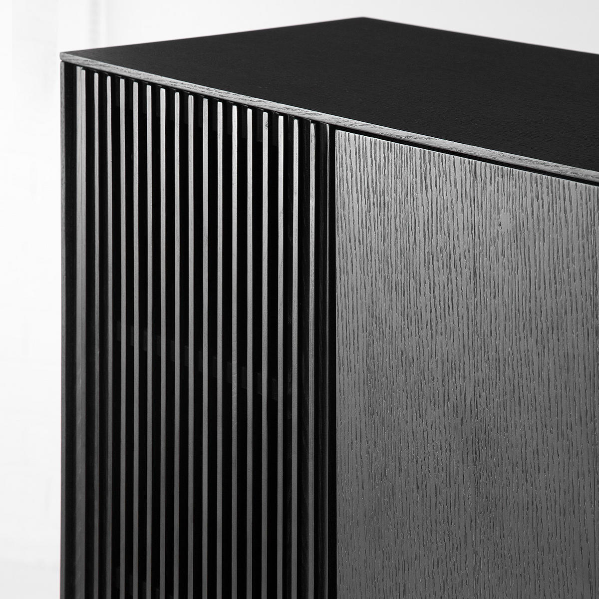 HIGHBOARD - Echtholzfurnier, Eiche Schwarz - Eichefarben/Schwarz, Holzwerkstoff (80/155/40cm) - home24