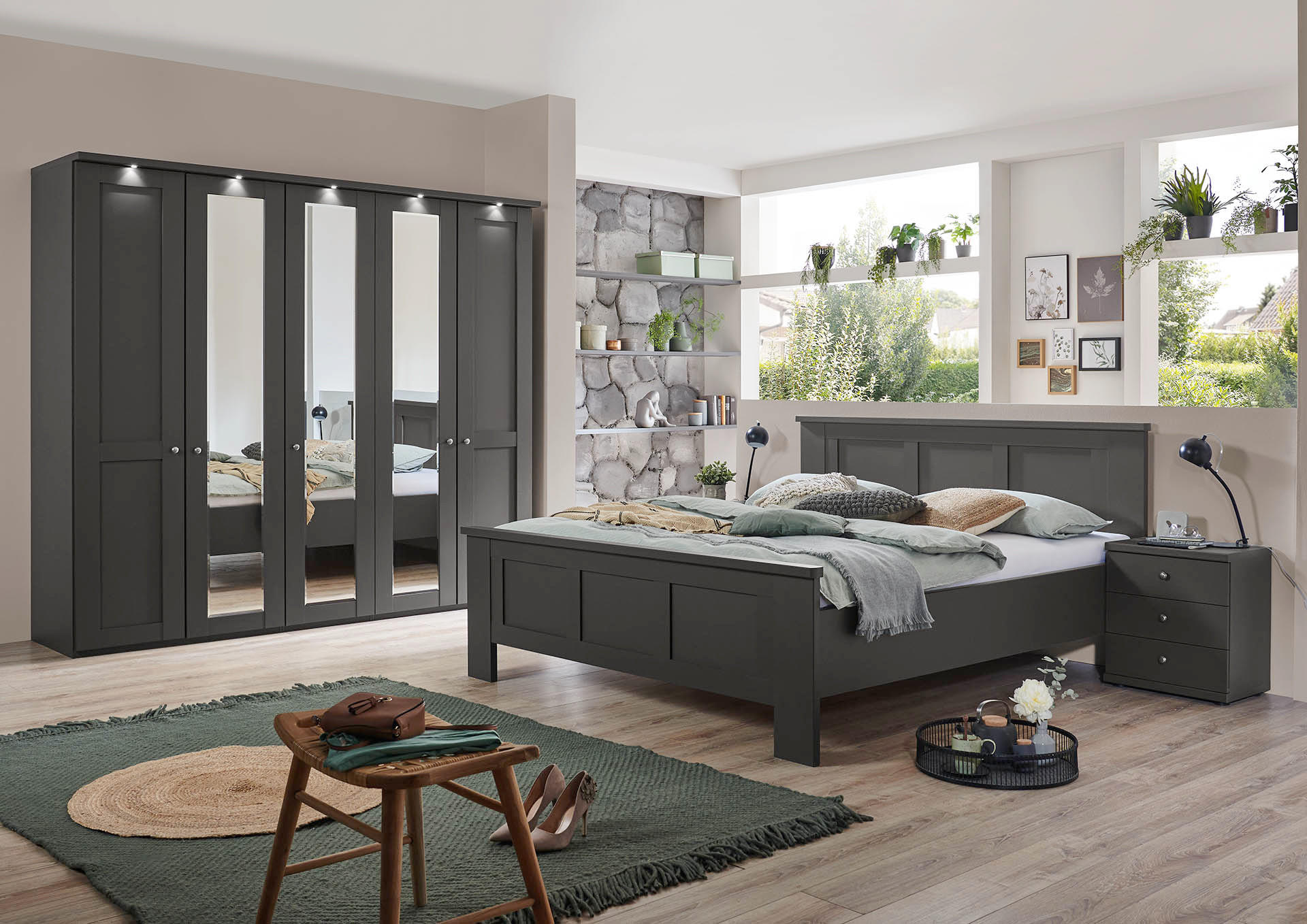 SCHLAFZIMMER Greenholm in Graphit 4 teilig mit Kleiderschrank 250cm Breite mit Spiegel, Doppelbett 180x200cm, zwei Nachttisch - Grau, Holzwerkstoff (80/200/120cm)