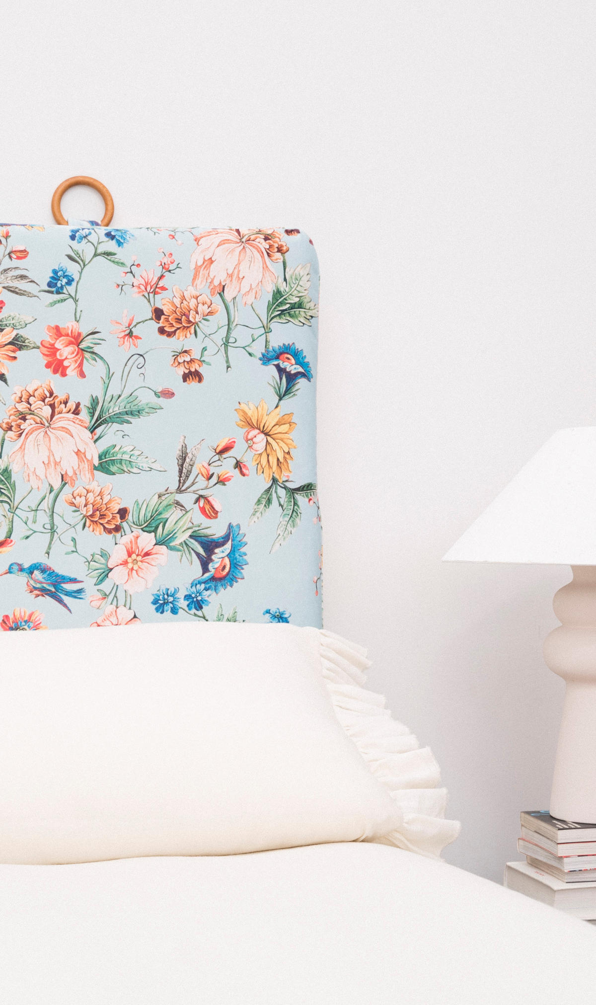 KOPFTEIL aus Samt und Schaumstoff mit floralem Muster auf hellem blauen Hintergrund VELVET - Hellblau, Textil (160/60/8cm) - RNT By Really Nice Things