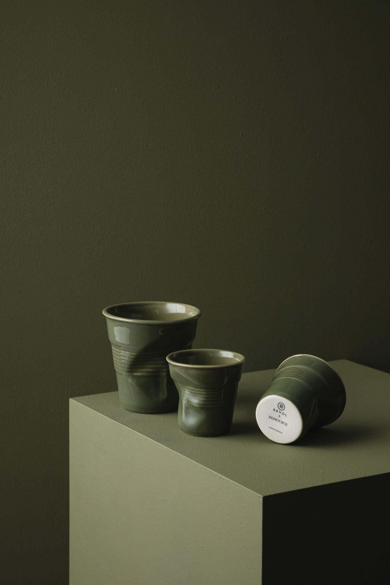 KNICKBECHER Cappuccino 0,18l Green garrigue - Grün, Keramik (0.18L) - Revol Porcelaine France