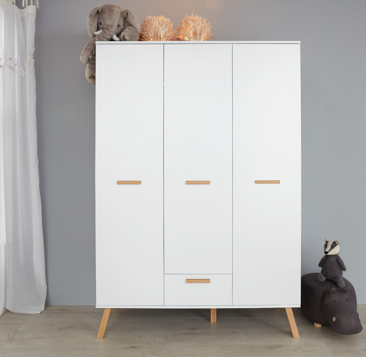 KLEIDERSCHRANK weiß matt mit Buche massiv, 3-türig 130 x 190 cm für Baby- und Kinderzimmer - Eichefarben/Buchefarben, Holz/Holzwerkstoff (60/190/130cm) - Top.Furn