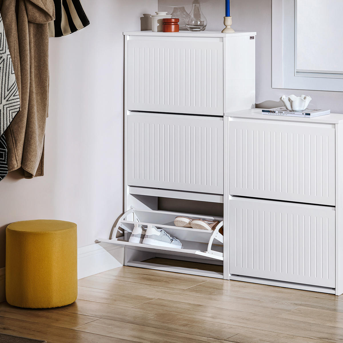 SCHUHSCHRANK mit 3 Klappen Weiß - Weiß, Holzwerkstoff (61/120/26cm) - SoBuy