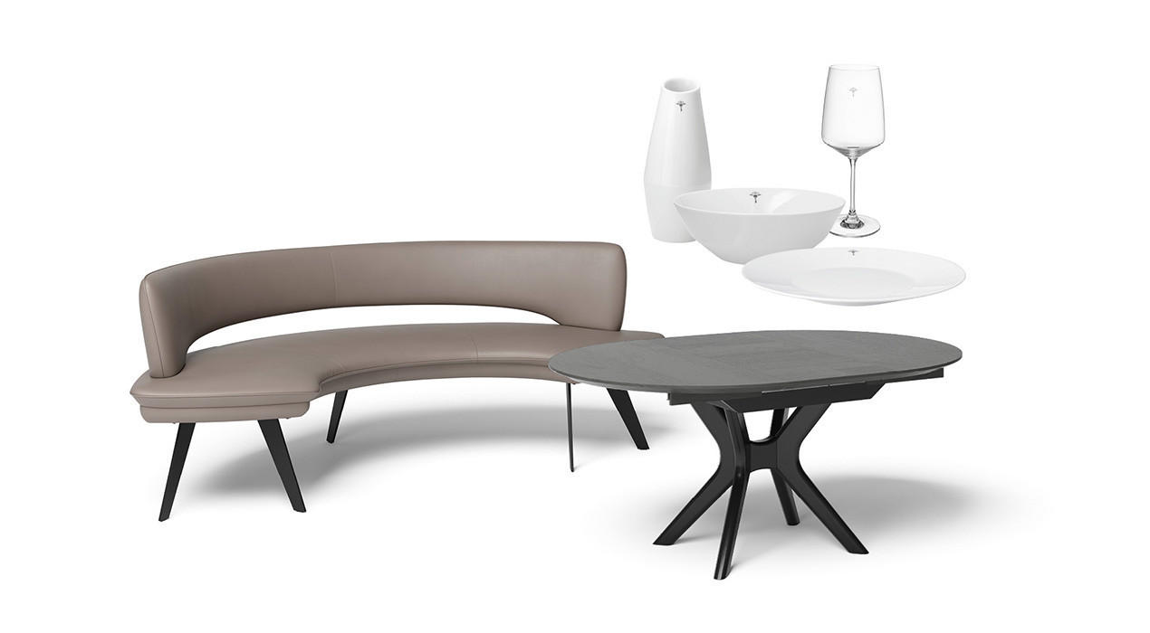 braune esszimmer bank und schwarzer esszimmertisch als Freisteller