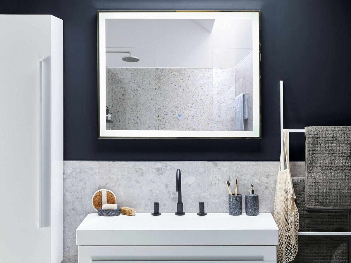 BADSPIEGEL mit LED-Beleuchtung rechteckig 90/70 cm Argens - Silberfarben, Kunststoff (90/70/4cm) - Beliani