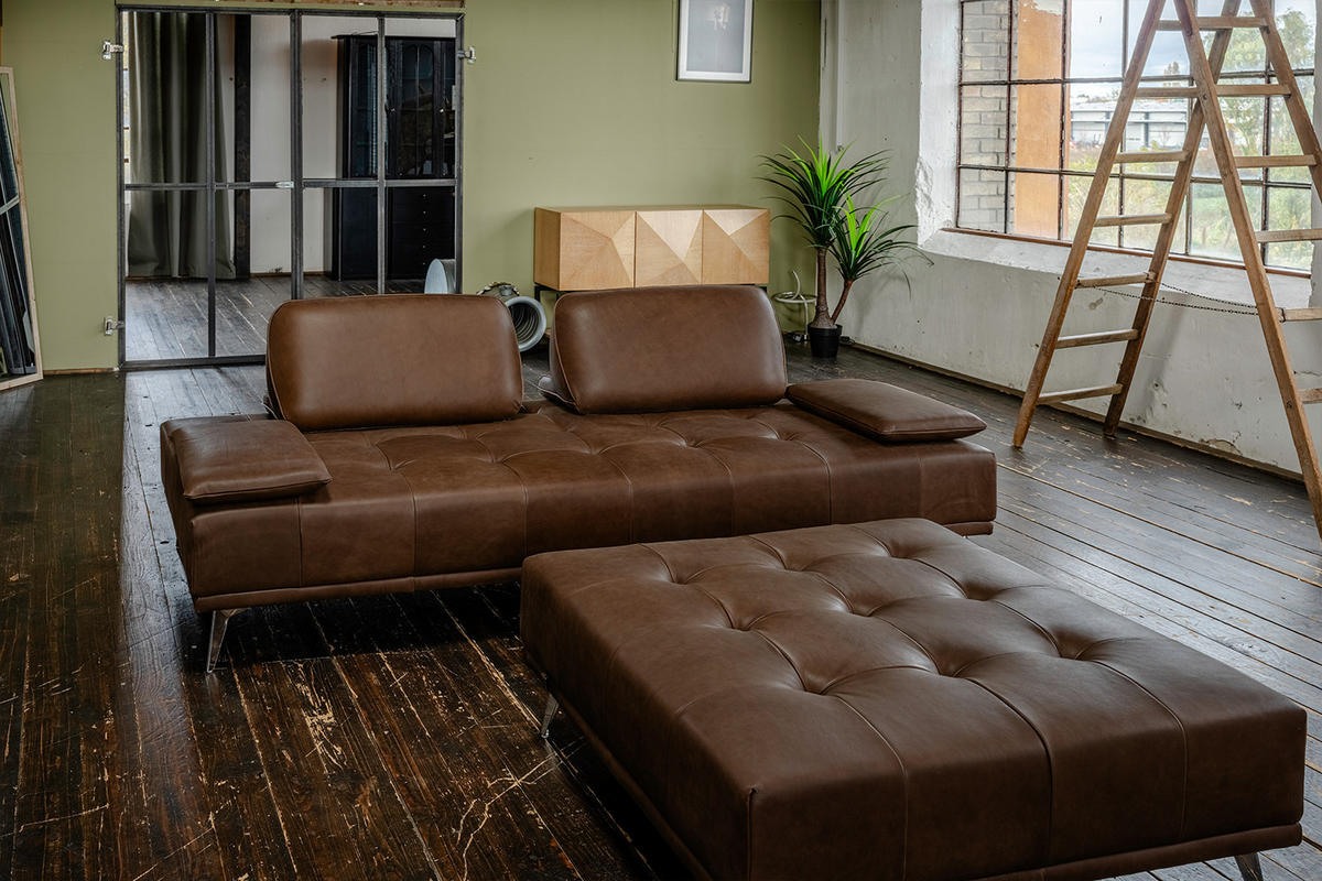 SOFA MIT HOCKER WIOLO 2ER SET Dunkelbraun Leder - Dunkelbraun/Silberfarben, Leder/Metall (240/83/110cm) - KAWOLA