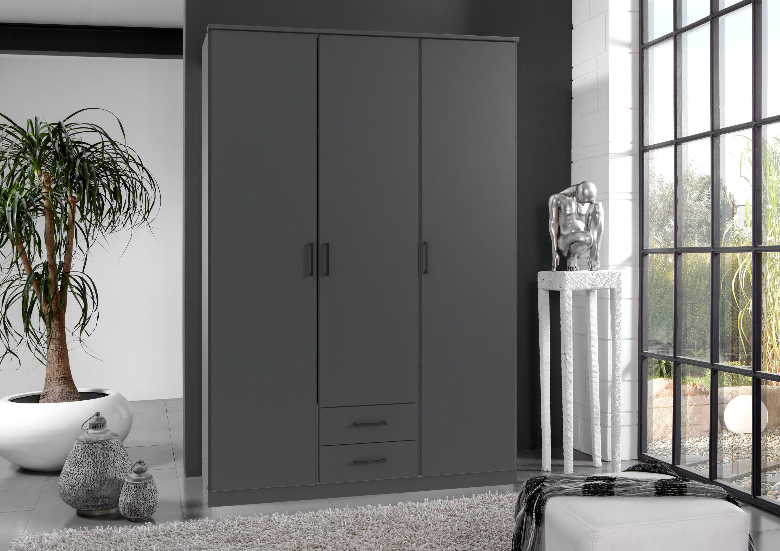 DREHTÜRENSCHRANK Stolpen in Grafit stilvoll mit Griffen in Schwarz 135 x 199 x 58 cm, BxHxT Kleiderschrank 3 türig - Grau, Holzwerkstoff (80/200/120cm)