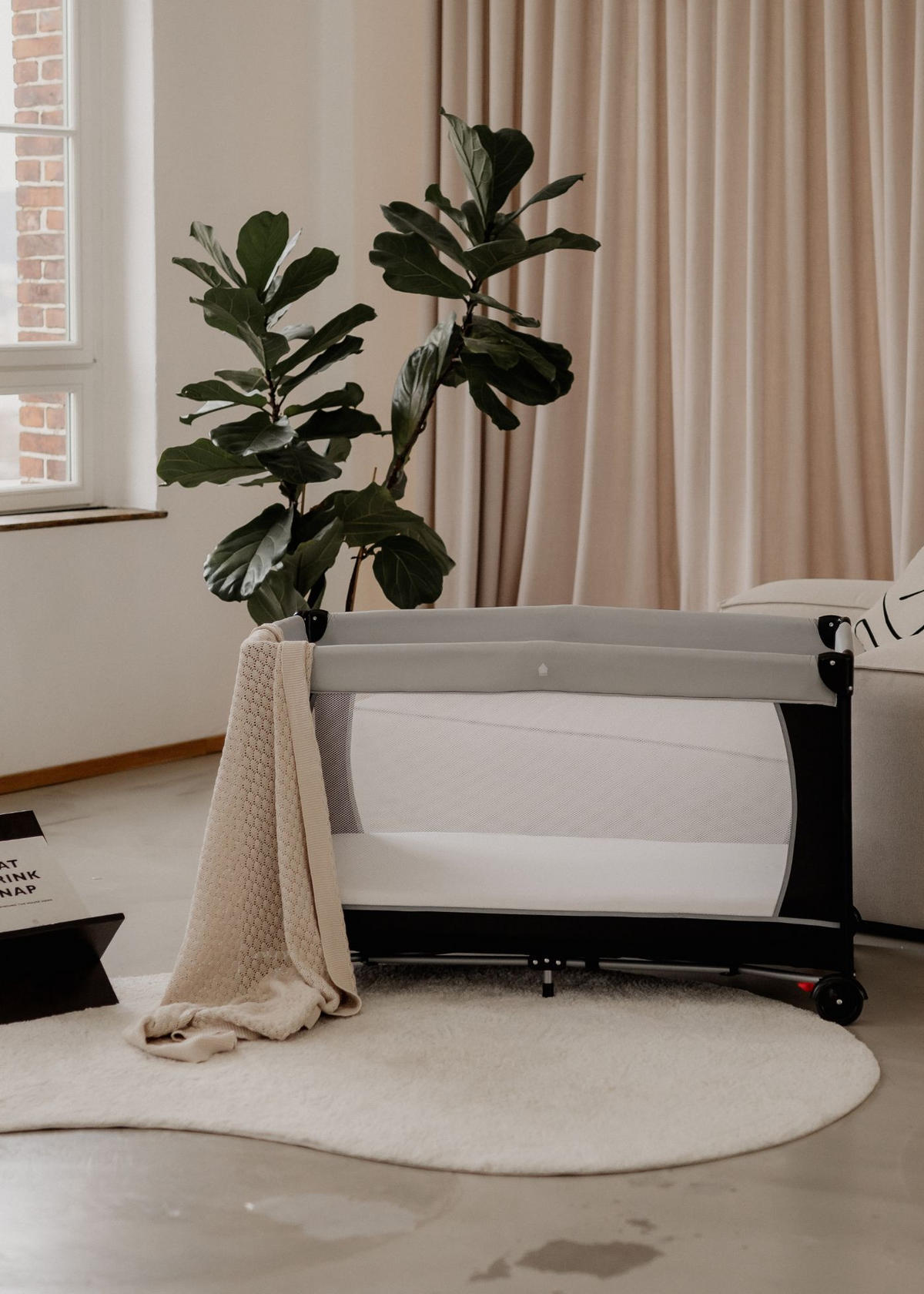 REISEBETT 60x120 cm - fold & go - mit Matratze SleepPlus, schwarz/grau - Schwarz/Grau, Kunststoff (60/120cm) - Sämann – make a difference.