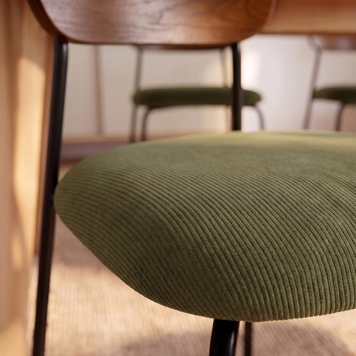 STÜHLE 4er-Set skandinavisch aus khakifarbenem Cord und Eschenfurnier mit schwarzen Metallbeinen – OLIVIA - Schwarz/Grün, Textil/Metall (46/81/50.5cm) - Sicaan