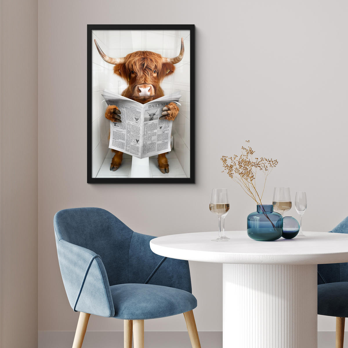 GERAHMTES BILD Schottisches Hochlandrind - Tier - Zeitung - Toilette 40x60 cm - Kastanienfarben, Papier (40/60cm) - MuchoWow