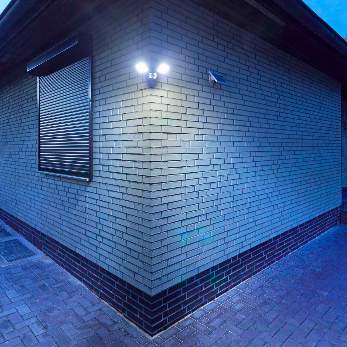 LED-SOLAR-STRAHLER - mit Bewegungsmelder und schwenkbaren Köpfen für Innen und Außen, 2er-Set - Weiß, Kunststoff (15.5/24/18.2cm) - Northpoint