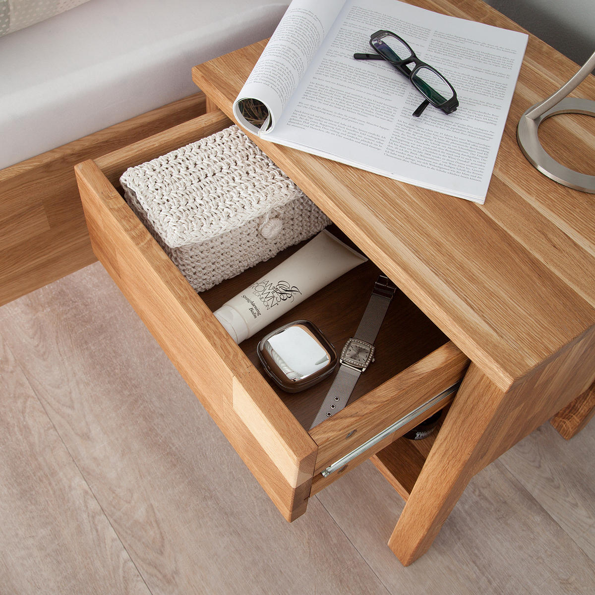 NACHTKOMMODE - Eiche massiv - geölt - Eichefarben, Holz (47/49/37cm) - home24