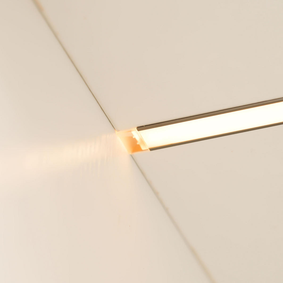 HIGHBOARD mit Glastüren 70/40/160 cm – mit LED-Beleuchtung und Stauraum - Weiß, Holzwerkstoff (70/160/40cm) - BEAOK