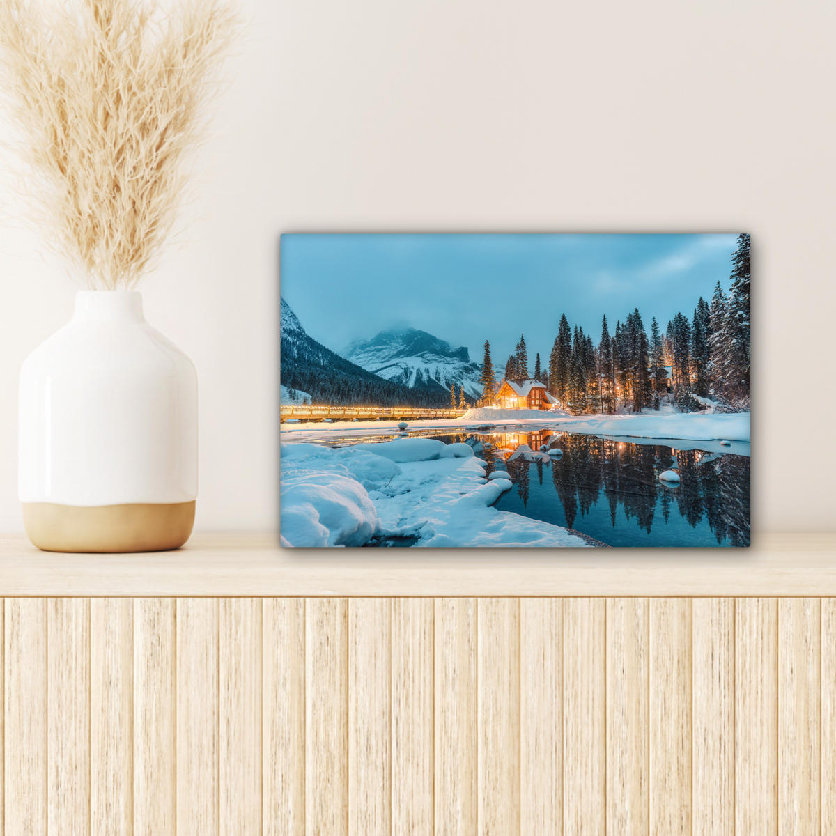 LEINWANDBILD Winterlandschaft - Natur - Haus - Berge - Schnee Deko Schlafzimmer 30x20 cm - Hellblau, Textil (30/20cm) - MuchoWow