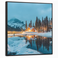 LEINWAND Bilder mit Rahmen - Winterlandschaft - Natur - Haus - Berge - Schnee - 90x90 - Hellblau, Textil (90/90cm) - MuchoWow