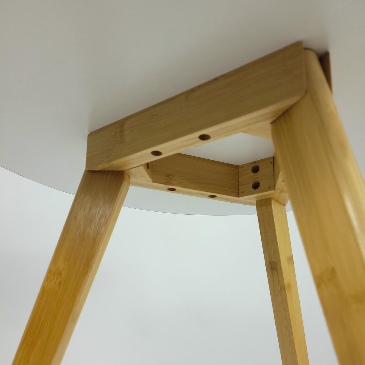 COUCHTISCH Bambus Weiß Naturfarbe rund Ø56 cm - Weiß/Naturfarben, Holzwerkstoff (56/56/56cm) - Begryf