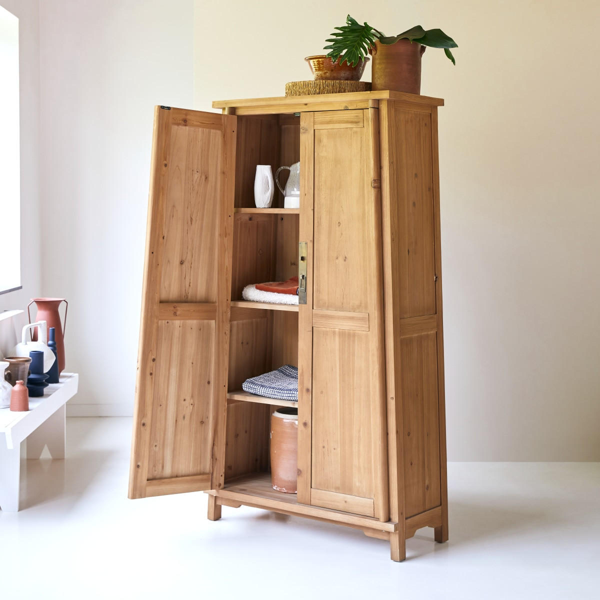 SCHRANK Yuki Natur aus Pinie - Naturfarben, Holz (100/180/40cm) - Tikamoon
