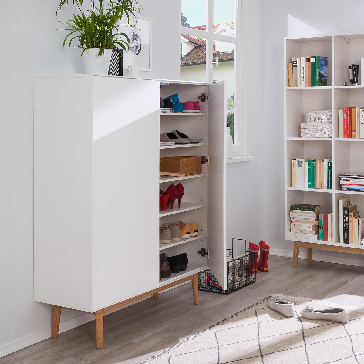 SCHUHKOMMODE mit 2 Türen - Eichefarben/Weiß, Holzwerkstoff (110/132/38cm) - home24