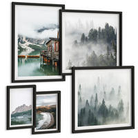 BILDER SET 5er Set - 50x50 cm & 20x30 cm & 40x60 cm Schwarzer Rahmen - Holzhausboot an Bergstränden - Schwarz, Kunststoff (40/60cm) - TULUP