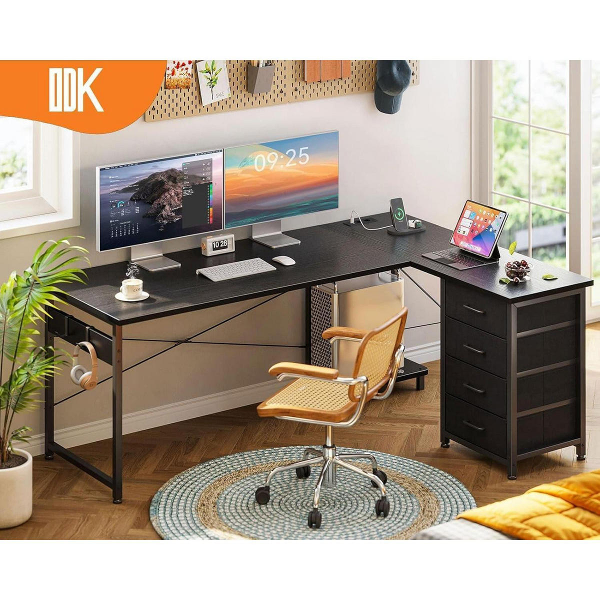 ECKSCHREIBTISCH mit Steckdosen und USB-Anschlüssen 155 x 110 cm Schwarz - Schwarz, Holzwerkstoff (110/155/76cm)