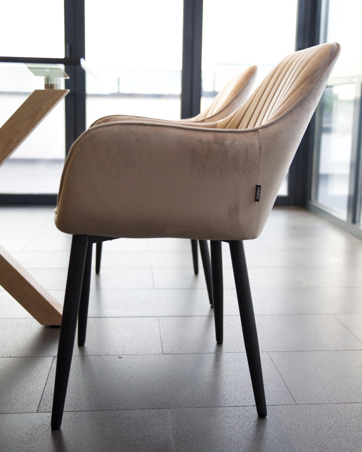JÍDELNÍ ŽIDLE sada 2 ks Sametová látka taupe Wellston - černá/béžová, textil (60/84/61cm) - Beliani
