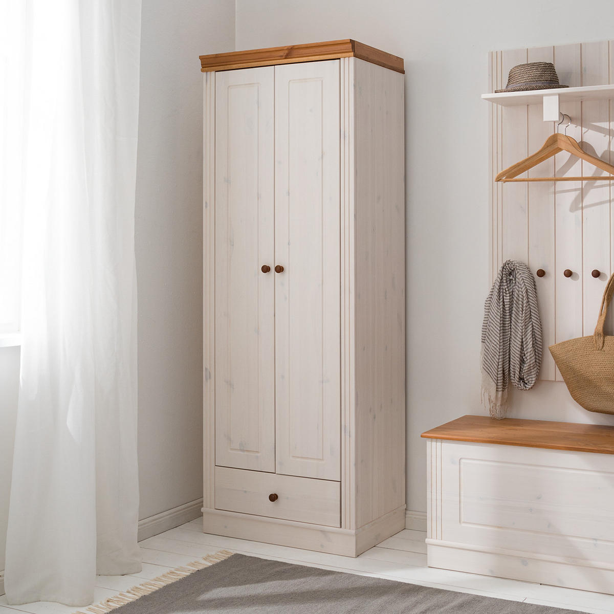 GARDEROBENSCHRANK - Kiefer massiv - Kieferfarben, Holz (65/180/45cm) - home24