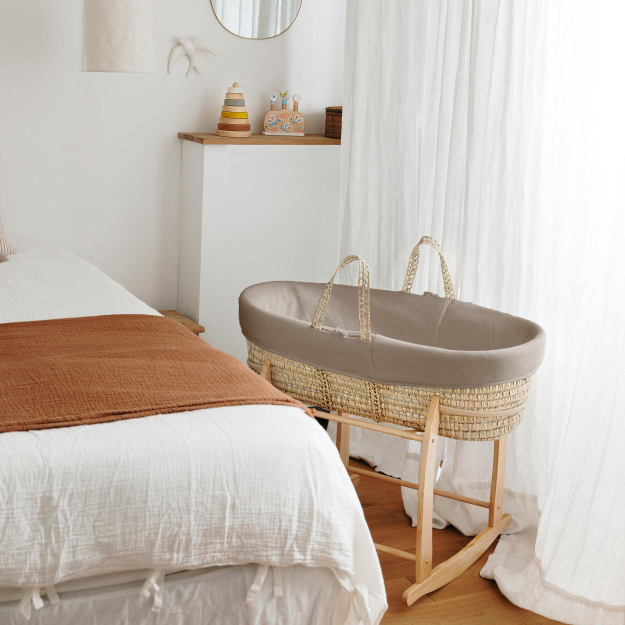 BABYTRAGEKORB mit Holzgestell braun - Haselnussfarben, Naturmaterialien (29/78cm) - Premiers Moments